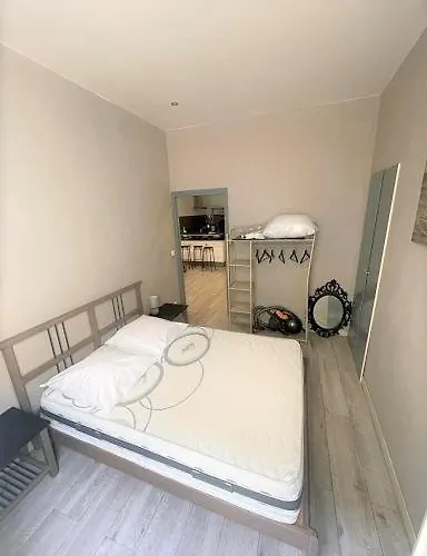 2 Piéces Confort Vieux Cours Saleya Proche Commerces Et Nizza
