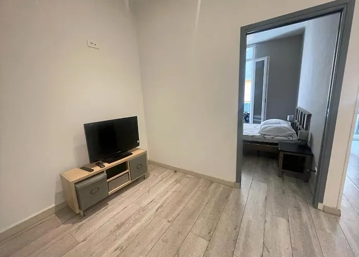 2 Piéces Confort Vieux Cours Saleya Proche Commerces Et Appartamento Nizza