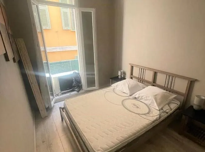 2 Piéces Confort Vieux Cours Saleya Proche Commerces Et