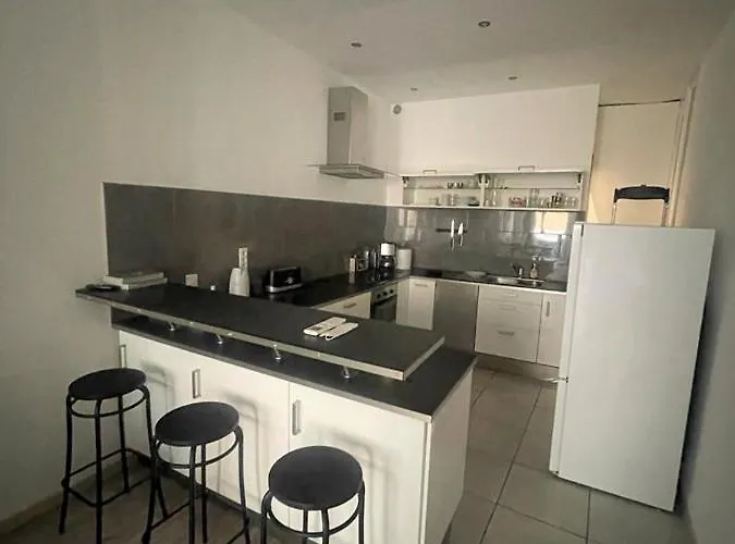 2 Piéces Confort Vieux Cours Saleya Proche Commerces Et Nizza