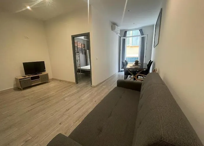 2 Piéces Confort Vieux Cours Saleya Proche Commerces Et